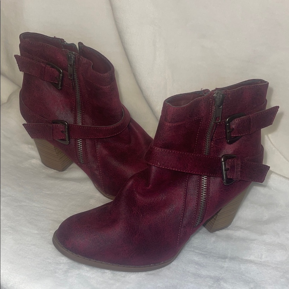Shoe Dazzle Maroon Ankle Booties